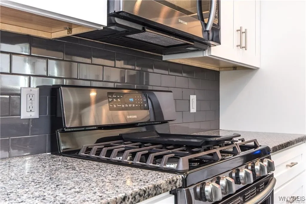 371 Linwood Avenue, Buffalo, New York 14209, Buffalo, New York 14209, 2 Bedrooms Bedrooms, 6 Rooms Rooms,1 BathroomBathrooms,Residential Lease,For Rent,371 Linwood Avenue, Buffalo, New York 14209,0,B1637032