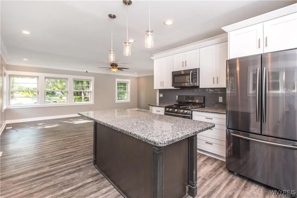 371 Linwood Avenue, Buffalo, New York 14209, Buffalo, New York 14209, 2 Bedrooms Bedrooms, 6 Rooms Rooms,1 BathroomBathrooms,Residential Lease,For Rent,371 Linwood Avenue, Buffalo, New York 14209,0,B1637032