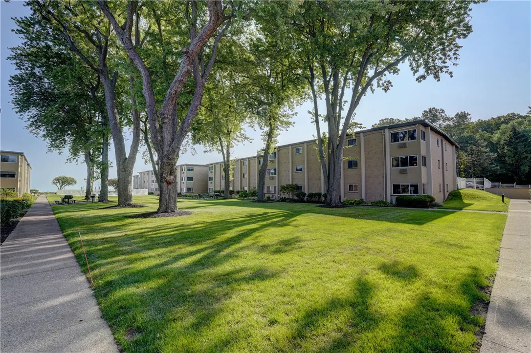 913 Westage At The, Irondequoit, New York 14617, Irondequoit, New York 14617, 2 Bedrooms Bedrooms, 5 Rooms Rooms,1 BathroomBathrooms,Residential,For Sale,913 Westage At The, Irondequoit, New York 14617,0,R1635565