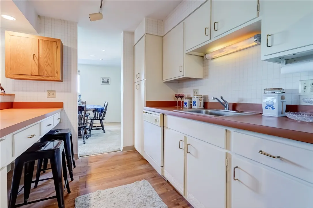 913 Westage At The, Irondequoit, New York 14617, Irondequoit, New York 14617, 2 Bedrooms Bedrooms, 5 Rooms Rooms,1 BathroomBathrooms,Residential,For Sale,913 Westage At The, Irondequoit, New York 14617,0,R1635565