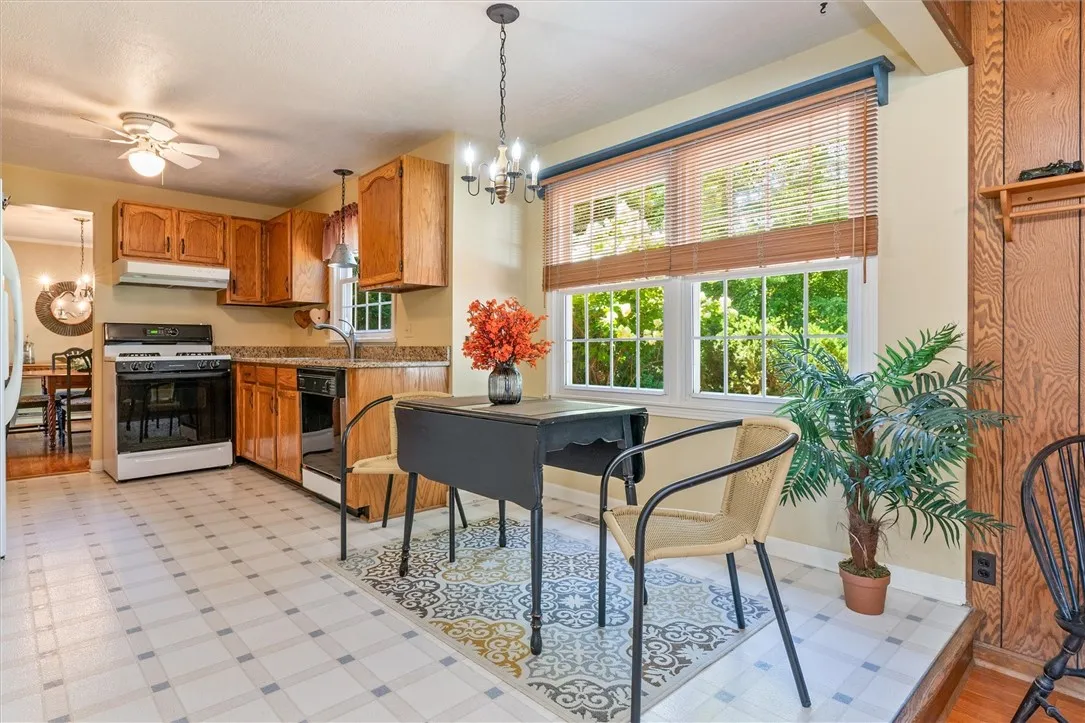 115 Crossroads Lane, Greece, New York 14612, Greece, New York 14612, 3 Bedrooms Bedrooms, 9 Rooms Rooms,1 BathroomBathrooms,Residential,For Sale,115 Crossroads Lane, Greece, New York 14612,0,R1636138