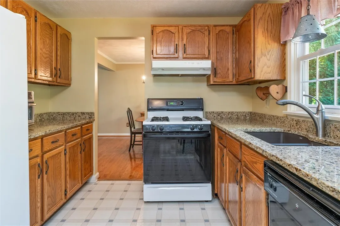 115 Crossroads Lane, Greece, New York 14612, Greece, New York 14612, 3 Bedrooms Bedrooms, 9 Rooms Rooms,1 BathroomBathrooms,Residential,For Sale,115 Crossroads Lane, Greece, New York 14612,0,R1636138