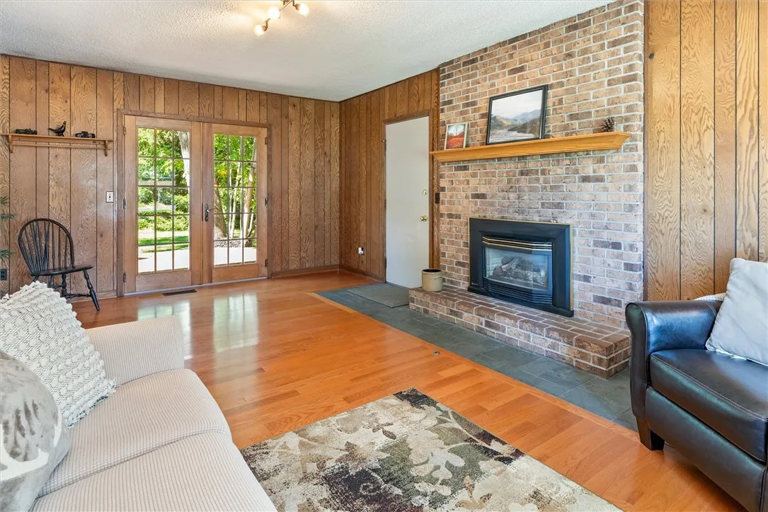 115 Crossroads Lane, Greece, New York 14612, Greece, New York 14612, 3 Bedrooms Bedrooms, 9 Rooms Rooms,1 BathroomBathrooms,Residential,For Sale,115 Crossroads Lane, Greece, New York 14612,0,R1636138