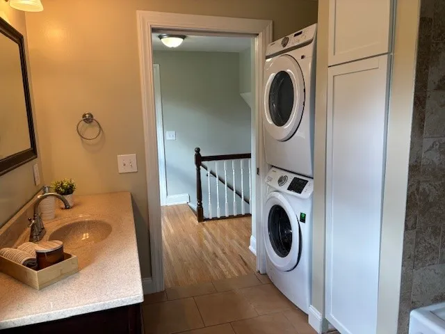 81 Mobile Drive, Greece, New York 14616, Greece, New York 14616, 3 Bedrooms Bedrooms, 9 Rooms Rooms,1 BathroomBathrooms,Residential,For Sale,81 Mobile Drive, Greece, New York 14616,0,R1637038