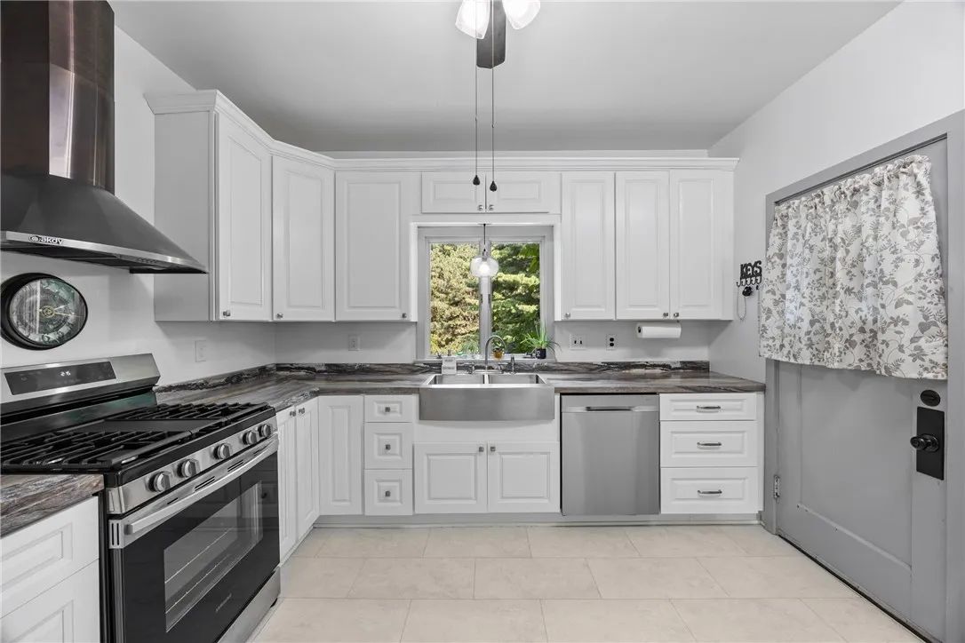 318 Thomas Avenue, Irondequoit, New York 14617, Irondequoit, New York 14617, 3 Bedrooms Bedrooms, 8 Rooms Rooms,1 BathroomBathrooms,Residential,Closed,318 Thomas Avenue, Irondequoit, New York 14617,0,R1636751