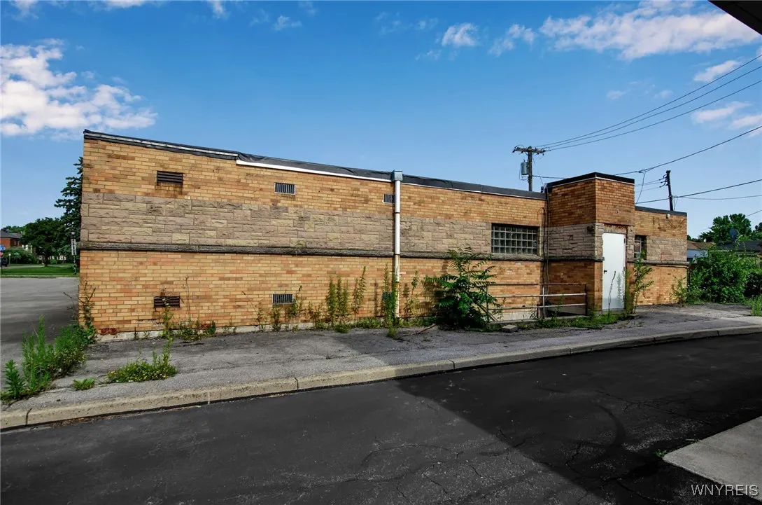 672 Kenmore Avenue, Buffalo, New York 14216, Buffalo, New York 14216, ,Commercial Sale,For Sale,672 Kenmore Avenue, Buffalo, New York 14216,0,B1636311