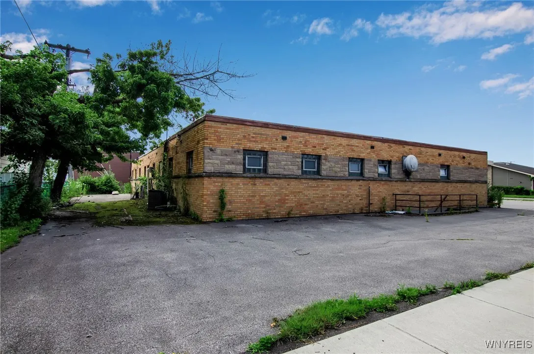 672 Kenmore Avenue, Buffalo, New York 14216, Buffalo, New York 14216, ,Commercial Sale,For Sale,672 Kenmore Avenue, Buffalo, New York 14216,0,B1636311