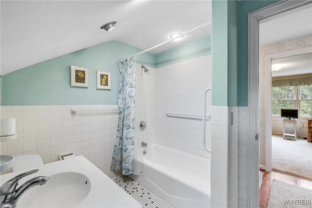 7690 Jewett Holmwood Road, Orchard Park, New York, Orchard Park, New York 14127, 5 Bedrooms Bedrooms, 8 Rooms Rooms,2 BathroomsBathrooms,Residential,For Sale,7690 Jewett Holmwood Road, Orchard Park, New York ,0,B1636897