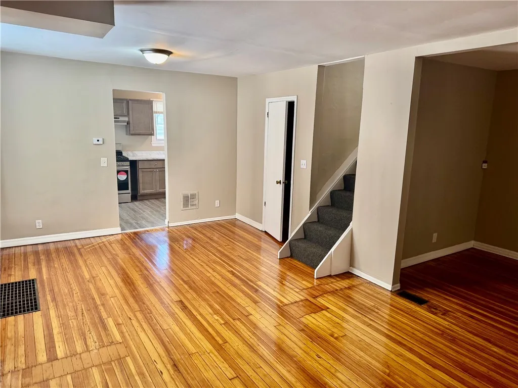 86 Villa Street, Rochester, New York 14606, Rochester, New York 14606, 3 Bedrooms Bedrooms, 6 Rooms Rooms,1 BathroomBathrooms,Residential,Closed,86 Villa Street, Rochester, New York 14606,0,R1637076