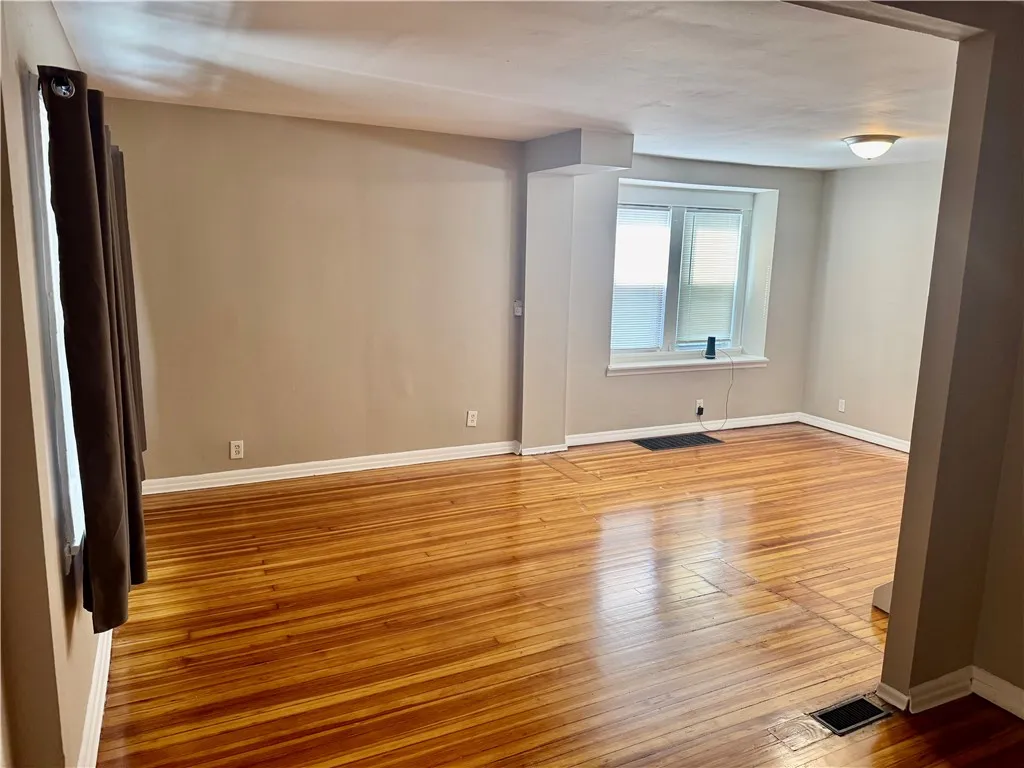 86 Villa Street, Rochester, New York 14606, Rochester, New York 14606, 3 Bedrooms Bedrooms, 6 Rooms Rooms,1 BathroomBathrooms,Residential,Closed,86 Villa Street, Rochester, New York 14606,0,R1637076