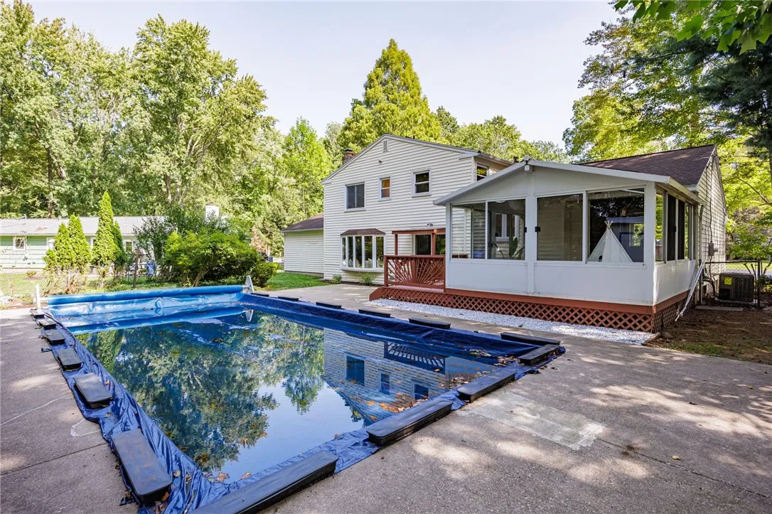 11 Log Cabin Circle, Perinton, New York 14450, Perinton, New York 14450, 5 Bedrooms Bedrooms, 9 Rooms Rooms,2 BathroomsBathrooms,Residential,Closed,11 Log Cabin Circle, Perinton, New York 14450,0,R1636782