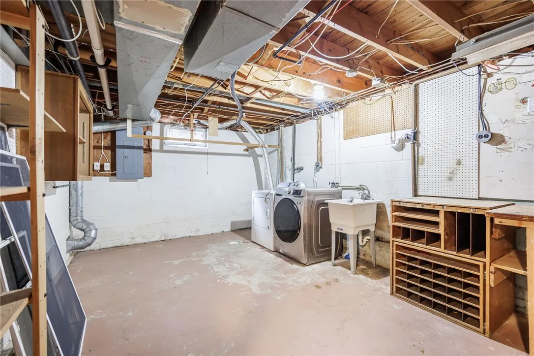 11 Log Cabin Circle, Perinton, New York 14450, Perinton, New York 14450, 5 Bedrooms Bedrooms, 9 Rooms Rooms,2 BathroomsBathrooms,Residential,Closed,11 Log Cabin Circle, Perinton, New York 14450,0,R1636782