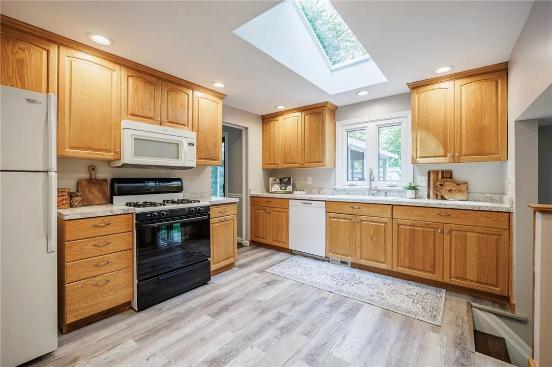 11 Log Cabin Circle, Perinton, New York 14450, Perinton, New York 14450, 5 Bedrooms Bedrooms, 9 Rooms Rooms,2 BathroomsBathrooms,Residential,Closed,11 Log Cabin Circle, Perinton, New York 14450,0,R1636782