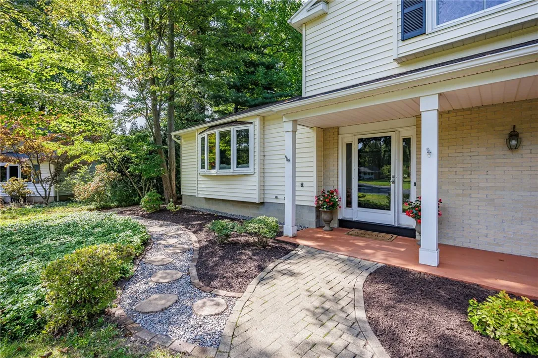 11 Log Cabin Circle, Perinton, New York 14450, Perinton, New York 14450, 5 Bedrooms Bedrooms, 9 Rooms Rooms,2 BathroomsBathrooms,Residential,Closed,11 Log Cabin Circle, Perinton, New York 14450,0,R1636782