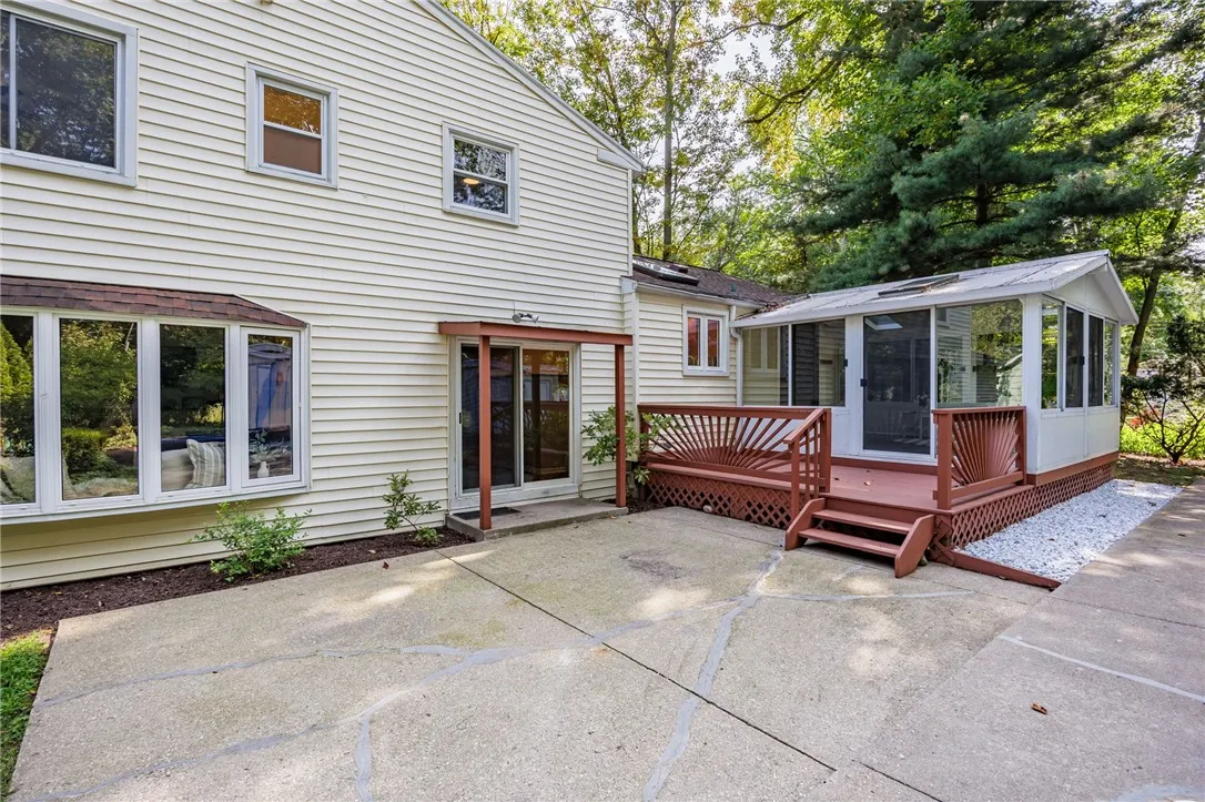 11 Log Cabin Circle, Perinton, New York 14450, Perinton, New York 14450, 5 Bedrooms Bedrooms, 9 Rooms Rooms,2 BathroomsBathrooms,Residential,Closed,11 Log Cabin Circle, Perinton, New York 14450,0,R1636782