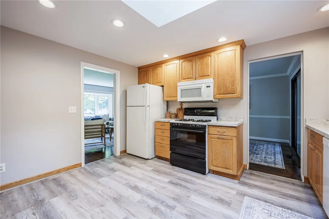 11 Log Cabin Circle, Perinton, New York 14450, Perinton, New York 14450, 5 Bedrooms Bedrooms, 9 Rooms Rooms,2 BathroomsBathrooms,Residential,Closed,11 Log Cabin Circle, Perinton, New York 14450,0,R1636782