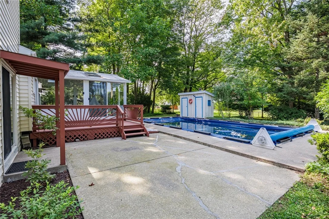 11 Log Cabin Circle, Perinton, New York 14450, Perinton, New York 14450, 5 Bedrooms Bedrooms, 9 Rooms Rooms,2 BathroomsBathrooms,Residential,Closed,11 Log Cabin Circle, Perinton, New York 14450,0,R1636782