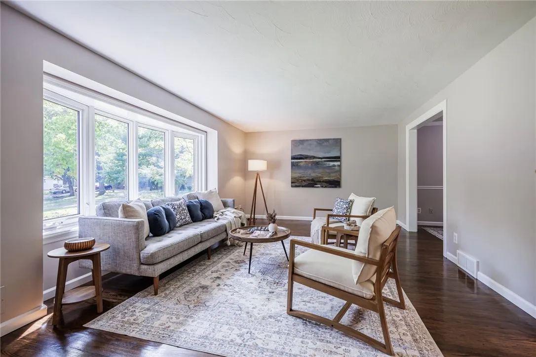 11 Log Cabin Circle, Perinton, New York 14450, Perinton, New York 14450, 5 Bedrooms Bedrooms, 9 Rooms Rooms,2 BathroomsBathrooms,Residential,Closed,11 Log Cabin Circle, Perinton, New York 14450,0,R1636782