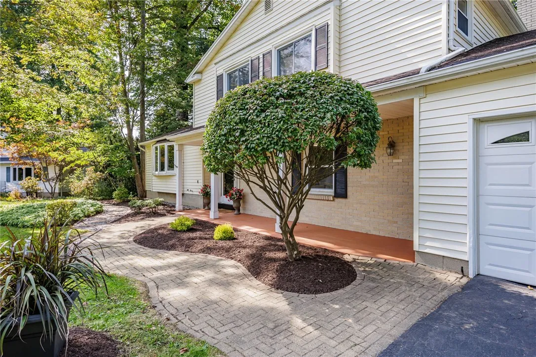 11 Log Cabin Circle, Perinton, New York 14450, Perinton, New York 14450, 5 Bedrooms Bedrooms, 9 Rooms Rooms,2 BathroomsBathrooms,Residential,Closed,11 Log Cabin Circle, Perinton, New York 14450,0,R1636782