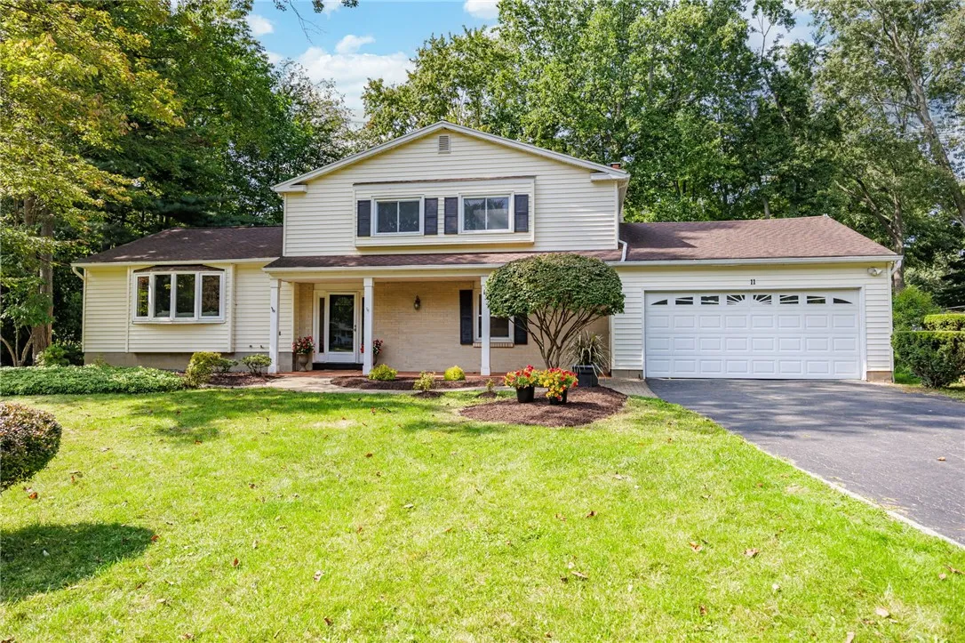 11 Log Cabin Circle, Perinton, New York 14450, Perinton, New York 14450, 5 Bedrooms Bedrooms, 9 Rooms Rooms,2 BathroomsBathrooms,Residential,Closed,11 Log Cabin Circle, Perinton, New York 14450,0,R1636782