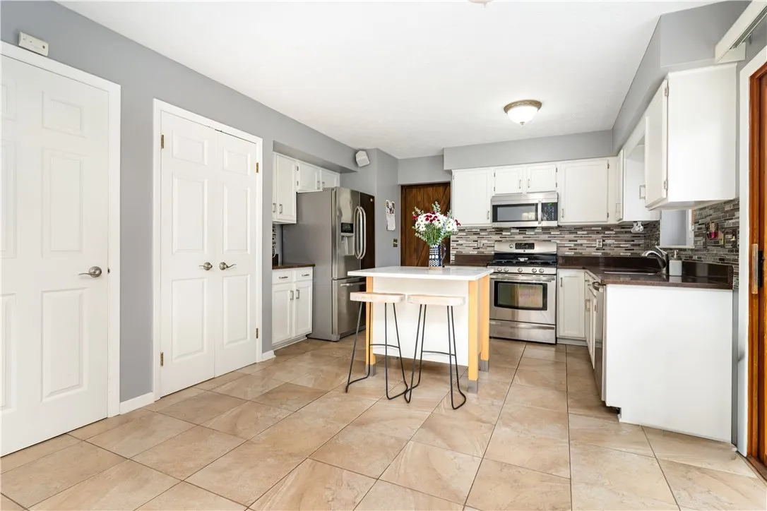 200 Lac Kine Drive, Brighton, New York 14618, Brighton, New York 14618, 2 Bedrooms Bedrooms, 6 Rooms Rooms,1 BathroomBathrooms,Residential,Closed,200 Lac Kine Drive, Brighton, New York 14618,0,R1633216