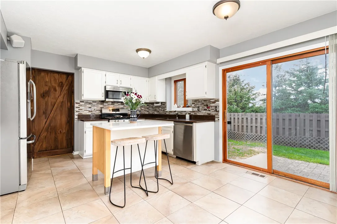 200 Lac Kine Drive, Brighton, New York 14618, Brighton, New York 14618, 2 Bedrooms Bedrooms, 6 Rooms Rooms,1 BathroomBathrooms,Residential,Closed,200 Lac Kine Drive, Brighton, New York 14618,0,R1633216