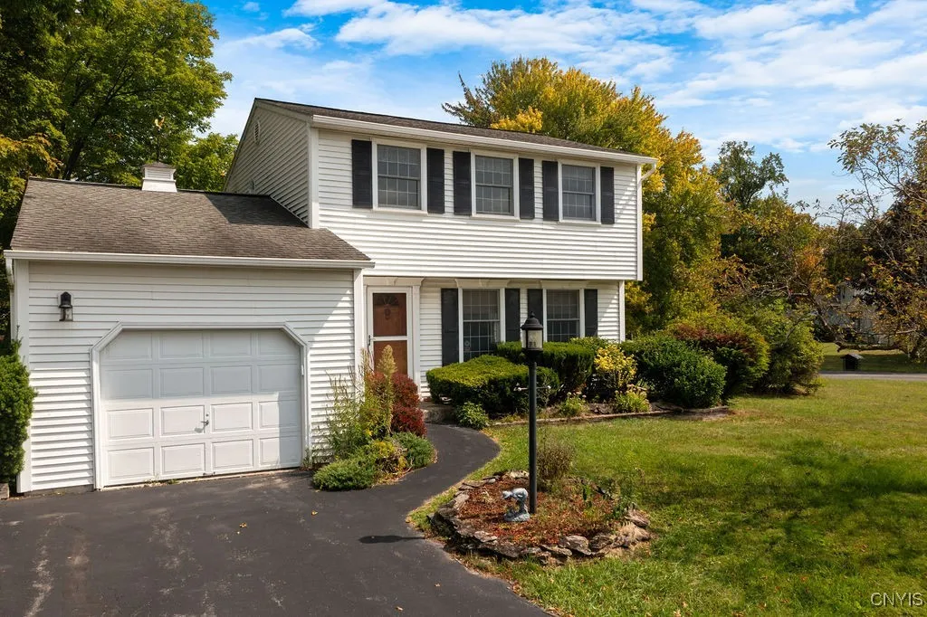 89 Windebank Lane, Manlius, New York 13116, Manlius, New York 13116, 3 Bedrooms Bedrooms, 7 Rooms Rooms,1 BathroomBathrooms,Residential,For Sale,89 Windebank Lane, Manlius, New York 13116,0,S1635327