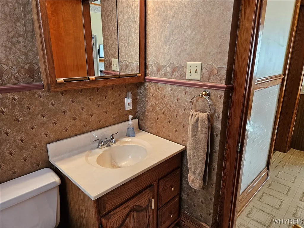 204 Cable Street, Buffalo, New York 14206, Buffalo, New York 14206, 5 Bedrooms Bedrooms, ,2 BathroomsBathrooms,Residential,Closed,204 Cable Street, Buffalo, New York 14206,0,B1637004