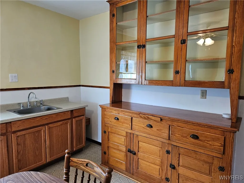 204 Cable Street, Buffalo, New York 14206, Buffalo, New York 14206, 5 Bedrooms Bedrooms, ,2 BathroomsBathrooms,Residential,Closed,204 Cable Street, Buffalo, New York 14206,0,B1637004