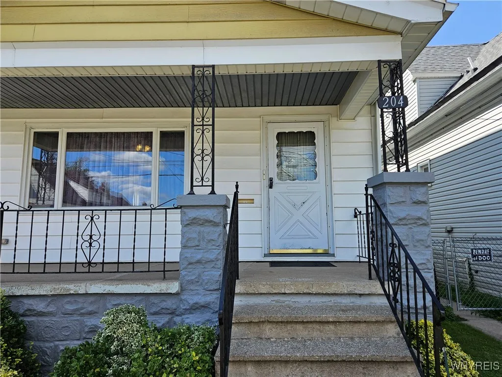 204 Cable Street, Buffalo, New York 14206, Buffalo, New York 14206, 5 Bedrooms Bedrooms, ,2 BathroomsBathrooms,Residential,Closed,204 Cable Street, Buffalo, New York 14206,0,B1637004