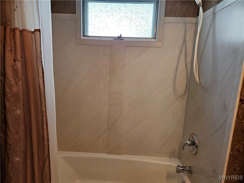 204 Cable Street, Buffalo, New York 14206, Buffalo, New York 14206, 5 Bedrooms Bedrooms, ,2 BathroomsBathrooms,Residential,Closed,204 Cable Street, Buffalo, New York 14206,0,B1637004