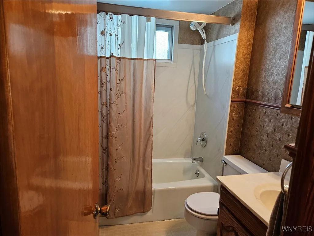 204 Cable Street, Buffalo, New York 14206, Buffalo, New York 14206, 5 Bedrooms Bedrooms, ,2 BathroomsBathrooms,Residential,Closed,204 Cable Street, Buffalo, New York 14206,0,B1637004
