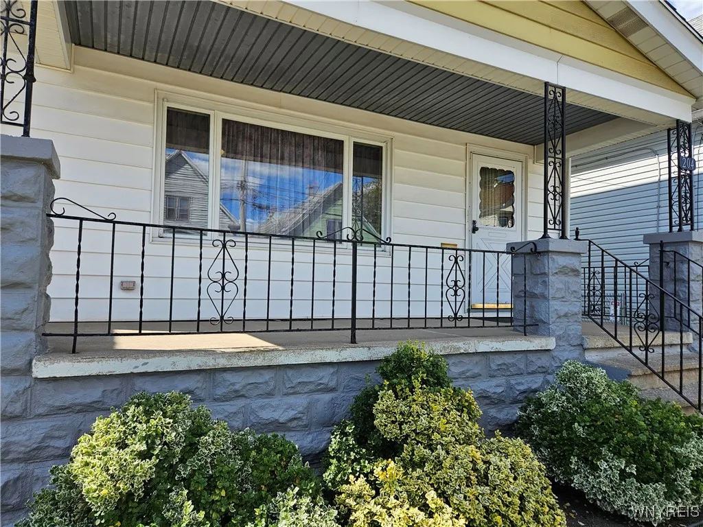 204 Cable Street, Buffalo, New York 14206, Buffalo, New York 14206, 5 Bedrooms Bedrooms, ,2 BathroomsBathrooms,Residential,Closed,204 Cable Street, Buffalo, New York 14206,0,B1637004
