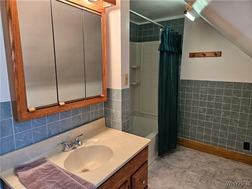 204 Cable Street, Buffalo, New York 14206, Buffalo, New York 14206, 5 Bedrooms Bedrooms, ,2 BathroomsBathrooms,Residential,Closed,204 Cable Street, Buffalo, New York 14206,0,B1637004