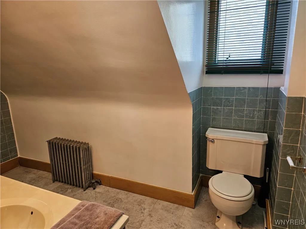 204 Cable Street, Buffalo, New York 14206, Buffalo, New York 14206, 5 Bedrooms Bedrooms, ,2 BathroomsBathrooms,Residential,Closed,204 Cable Street, Buffalo, New York 14206,0,B1637004