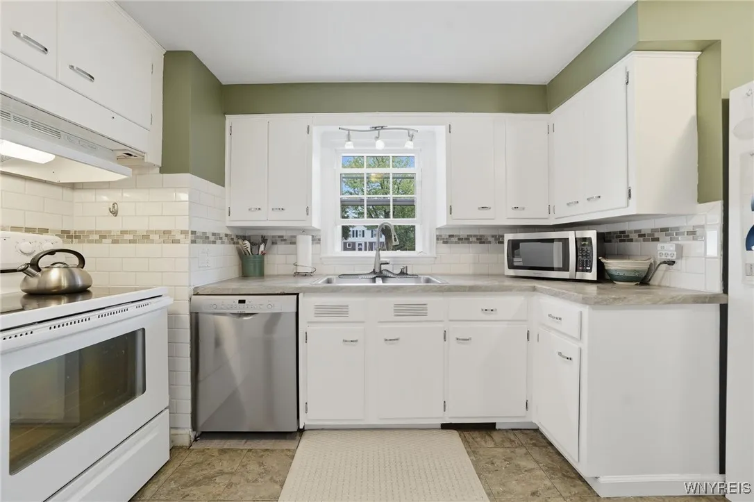 375 Walton Drive, Amherst, New York 14226, Amherst, New York 14226, 3 Bedrooms Bedrooms, 6 Rooms Rooms,1 BathroomBathrooms,Residential,For Sale,375 Walton Drive, Amherst, New York 14226,0,B1637133