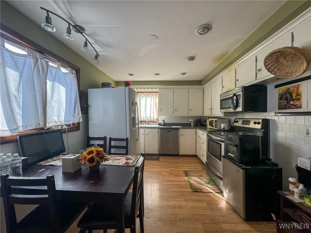 10 Geary Street, Buffalo, New York 14210, Buffalo, New York 14210, 3 Bedrooms Bedrooms, 5 Rooms Rooms,1 BathroomBathrooms,Residential,For Sale,10 Geary Street, Buffalo, New York 14210,0,B1635306