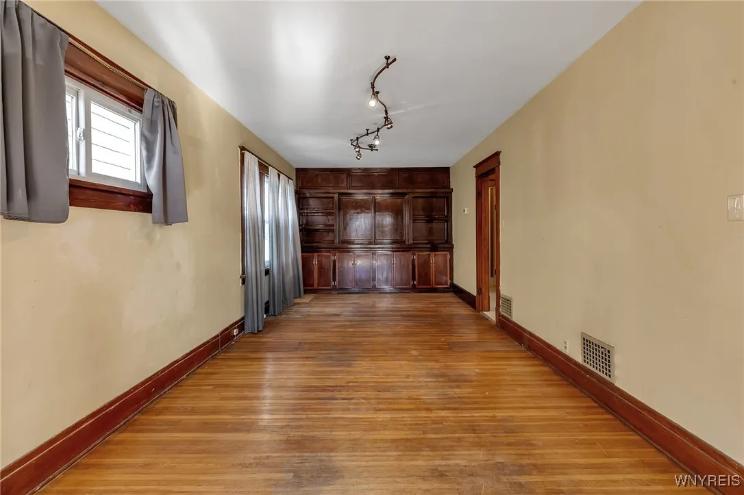 324 Esser Avenue, Buffalo, New York 14207, Buffalo, New York 14207, 3 Bedrooms Bedrooms, 7 Rooms Rooms,1 BathroomBathrooms,Residential,Closed,324 Esser Avenue, Buffalo, New York 14207,0,B1636276