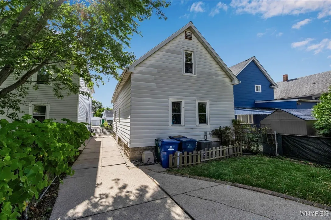 324 Esser Avenue, Buffalo, New York 14207, Buffalo, New York 14207, 3 Bedrooms Bedrooms, 7 Rooms Rooms,1 BathroomBathrooms,Residential,Closed,324 Esser Avenue, Buffalo, New York 14207,0,B1636276