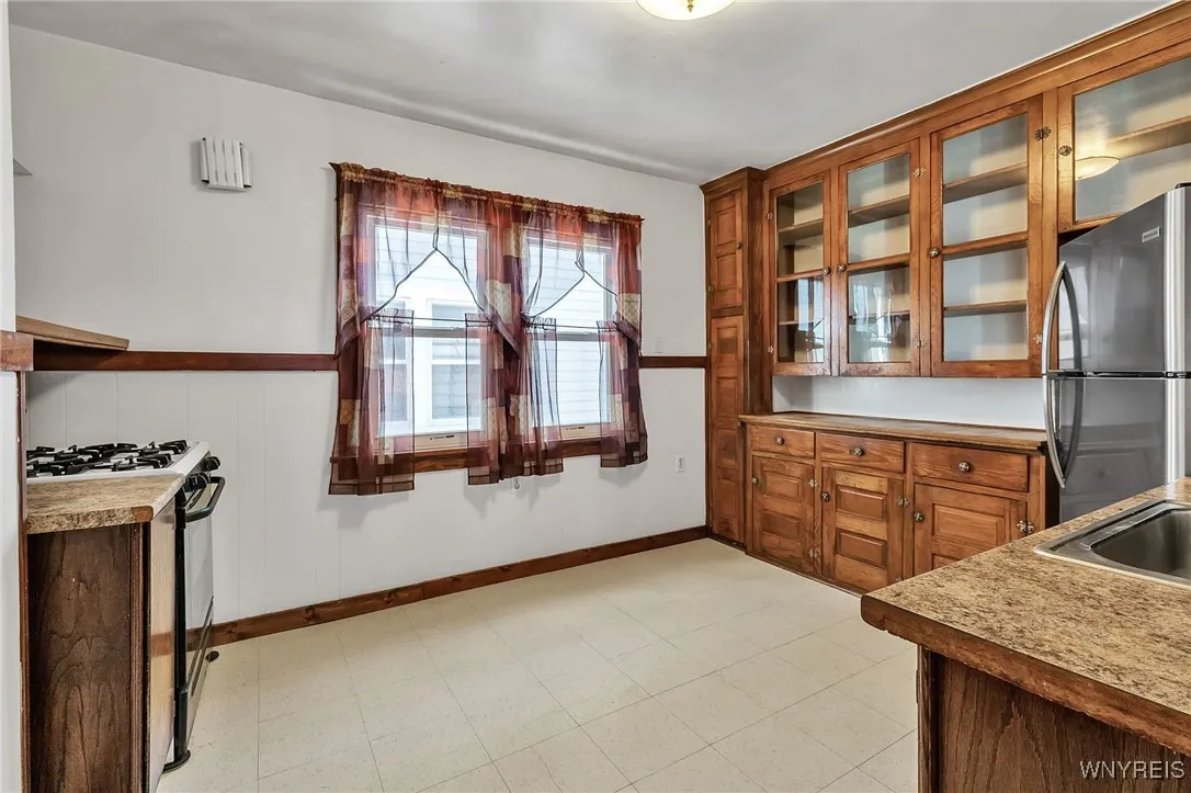 324 Esser Avenue, Buffalo, New York 14207, Buffalo, New York 14207, 3 Bedrooms Bedrooms, 7 Rooms Rooms,1 BathroomBathrooms,Residential,Closed,324 Esser Avenue, Buffalo, New York 14207,0,B1636276