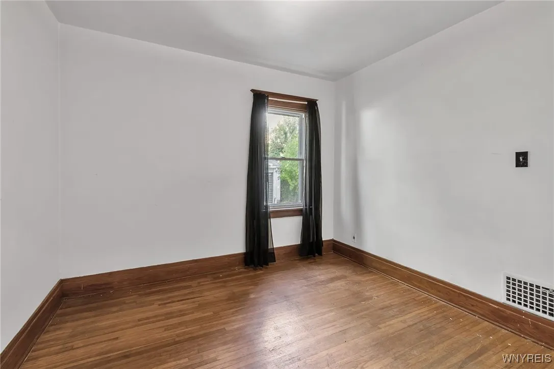 324 Esser Avenue, Buffalo, New York 14207, Buffalo, New York 14207, 3 Bedrooms Bedrooms, 7 Rooms Rooms,1 BathroomBathrooms,Residential,Closed,324 Esser Avenue, Buffalo, New York 14207,0,B1636276