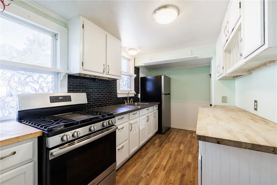3066 Lyell Road, Gates, New York 14606, Gates, New York 14606, 2 Bedrooms Bedrooms, 4 Rooms Rooms,1 BathroomBathrooms,Residential,Closed,3066 Lyell Road, Gates, New York 14606,0,R1636550