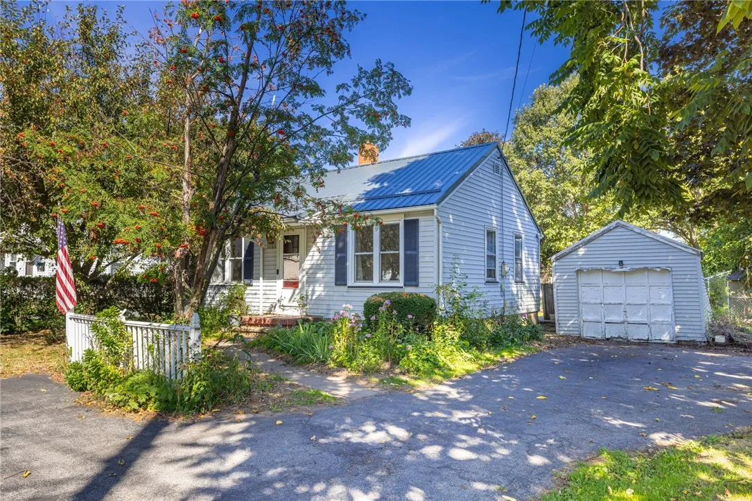 3066 Lyell Road, Gates, New York 14606, Gates, New York 14606, 2 Bedrooms Bedrooms, 4 Rooms Rooms,1 BathroomBathrooms,Residential,Closed,3066 Lyell Road, Gates, New York 14606,0,R1636550
