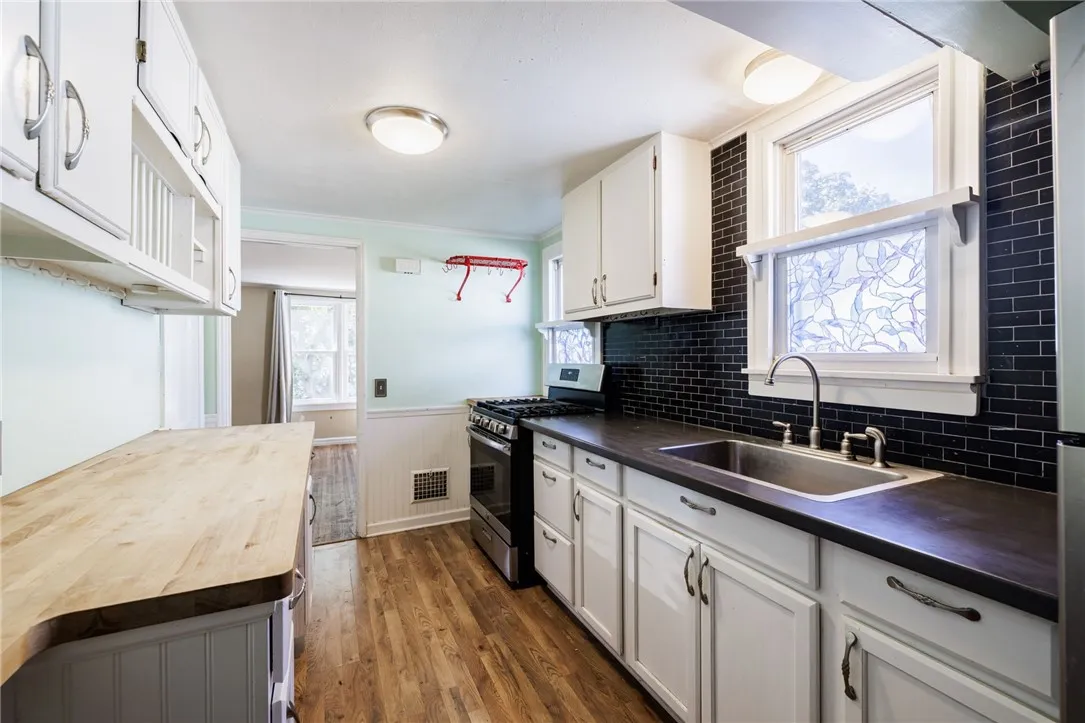 3066 Lyell Road, Gates, New York 14606, Gates, New York 14606, 2 Bedrooms Bedrooms, 4 Rooms Rooms,1 BathroomBathrooms,Residential,Closed,3066 Lyell Road, Gates, New York 14606,0,R1636550