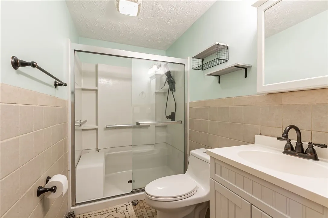 5715 Dalton Drive, Farmington, New York 14425, Farmington, New York 14425, 4 Bedrooms Bedrooms, 8 Rooms Rooms,2 BathroomsBathrooms,Residential,Closed,5715 Dalton Drive, Farmington, New York 14425,0,R1635952