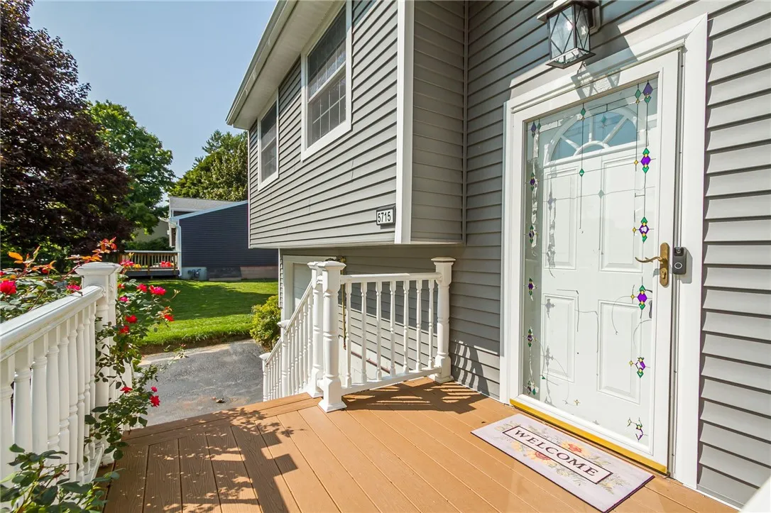 5715 Dalton Drive, Farmington, New York 14425, Farmington, New York 14425, 4 Bedrooms Bedrooms, 8 Rooms Rooms,2 BathroomsBathrooms,Residential,Closed,5715 Dalton Drive, Farmington, New York 14425,0,R1635952