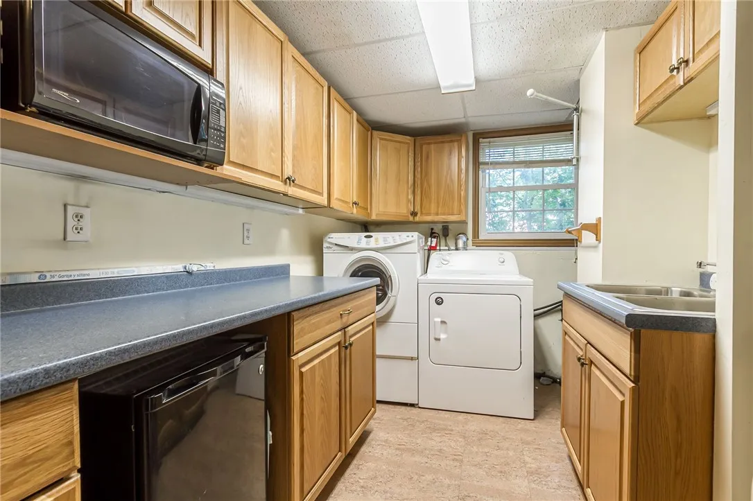 5715 Dalton Drive, Farmington, New York 14425, Farmington, New York 14425, 4 Bedrooms Bedrooms, 8 Rooms Rooms,2 BathroomsBathrooms,Residential,Closed,5715 Dalton Drive, Farmington, New York 14425,0,R1635952