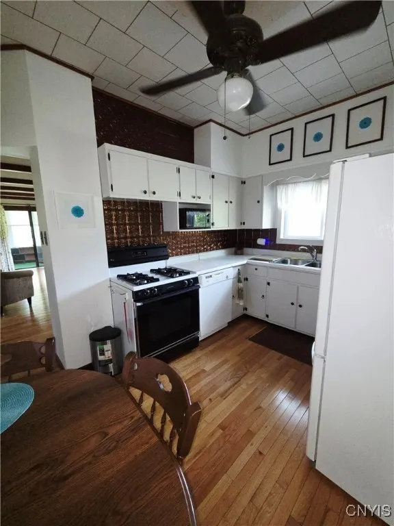 Kitchen with appliances