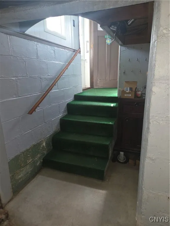 Stairs going down to the basement