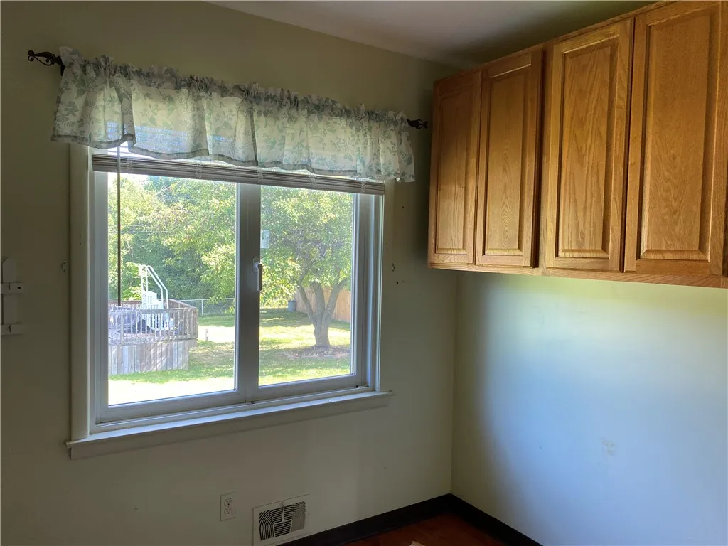 192 Summit Hill Drive, Greece, New York 14612, Greece, New York 14612, 3 Bedrooms Bedrooms, 7 Rooms Rooms,1 BathroomBathrooms,Residential,Closed,192 Summit Hill Drive, Greece, New York 14612,0,R1636705